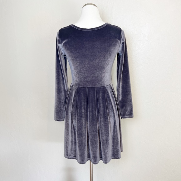 ✖️SOLD✖️•ARIZIA Talula• Lambeth Velvet Skater Dress - Picture 3 of 12